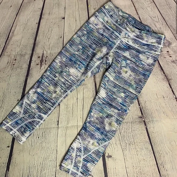 Lululemon size small bundle cropped leggings size 4! - Picture 13 of 16